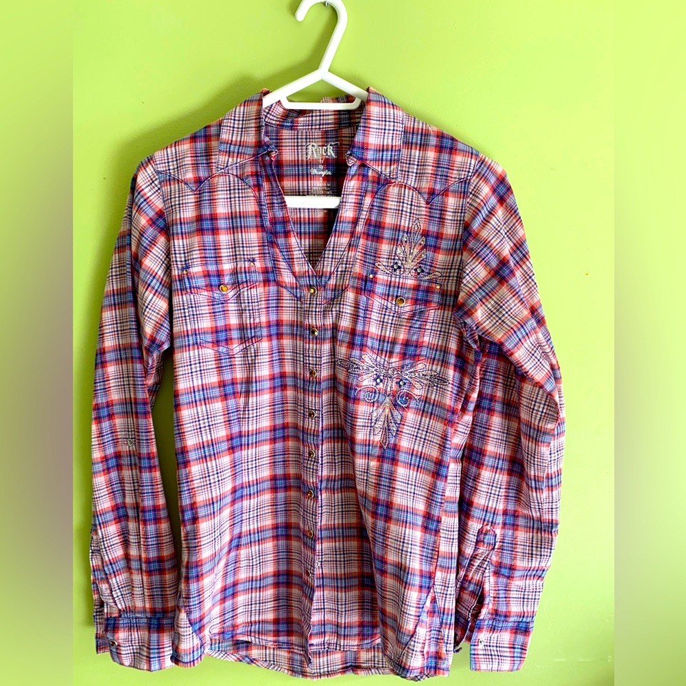 Rock 47 by Wrangler. Size small
